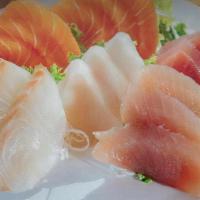 Sashimi Deluxe · 16 pieces of sashimi.