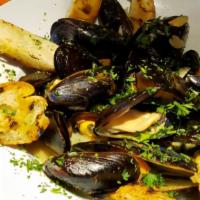 Mussels · Garlic, white wine, lemon thyme and broth herb garlic crustini.