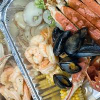 Seafeast Boil(Xl) · 1lb Lobster tail, 4 crab clusters, 1lb shrimp, 1lb mussels, 6 cajun eggs, 6 potatos, 6 corn