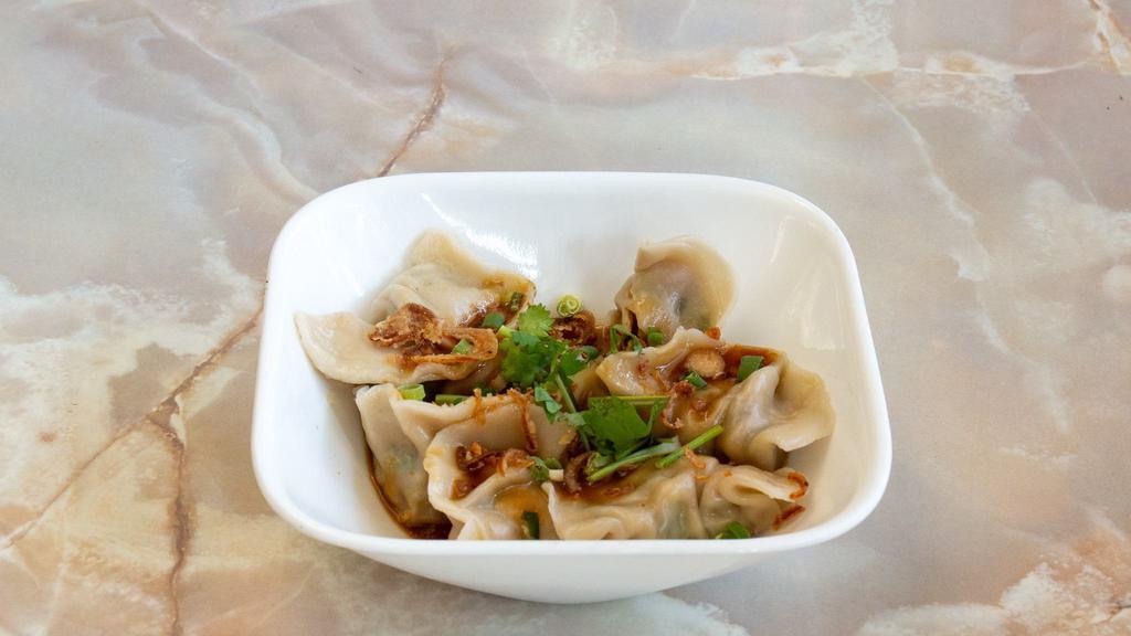 Spicy Sauce Dumpling Chicken And Chive · 8 pcs.