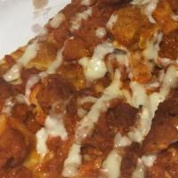 Buffalo Chunck Chicken · Buffalo chunck chicken topped with blue cheese and spicy buffalo sauce.