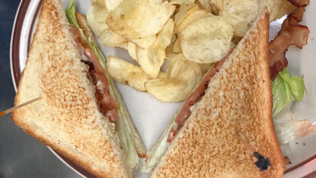 L.T. Sandwich · with potato chips