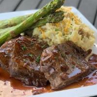 Red Wine Short Rib · Cheddar potatoes, asparagus