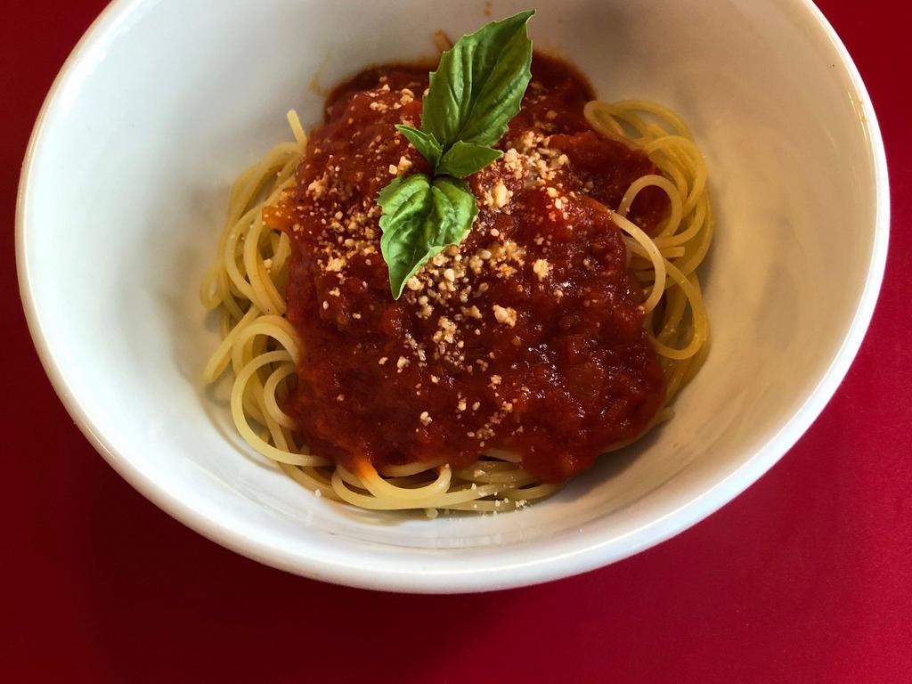Spaghetti Tomato  · tomato sauce ,basil