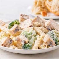 Penne Alfredo With Chicken & Broccoli · Ready to heat, our penne pasta is tossed in creamy Alfredo sauce and broccoli, then topped w...