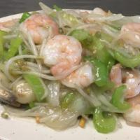 Shrimp Chow Mein · Served with white rice or fried noodles. €‚.