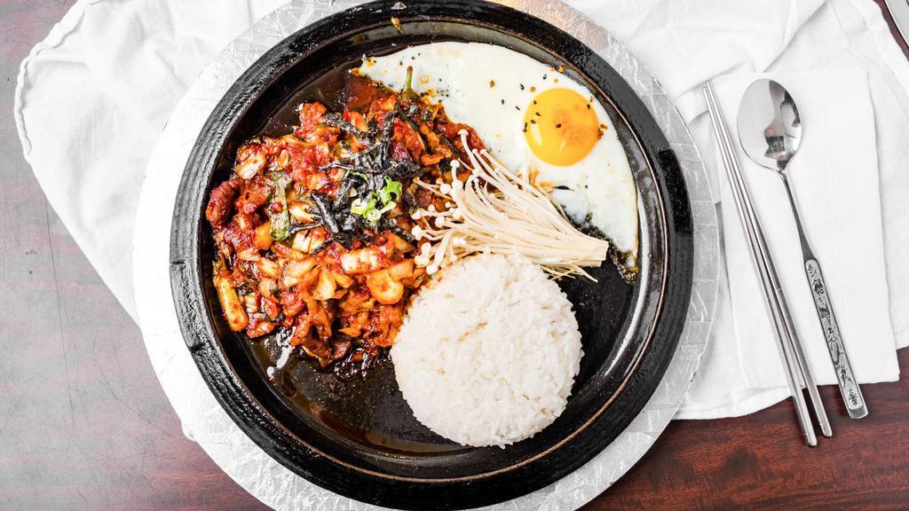Chadol Chulpan · Steamed rice topped with spicy beef, fried egg and kimchi cooked on a hot plate; served sizzling hot.