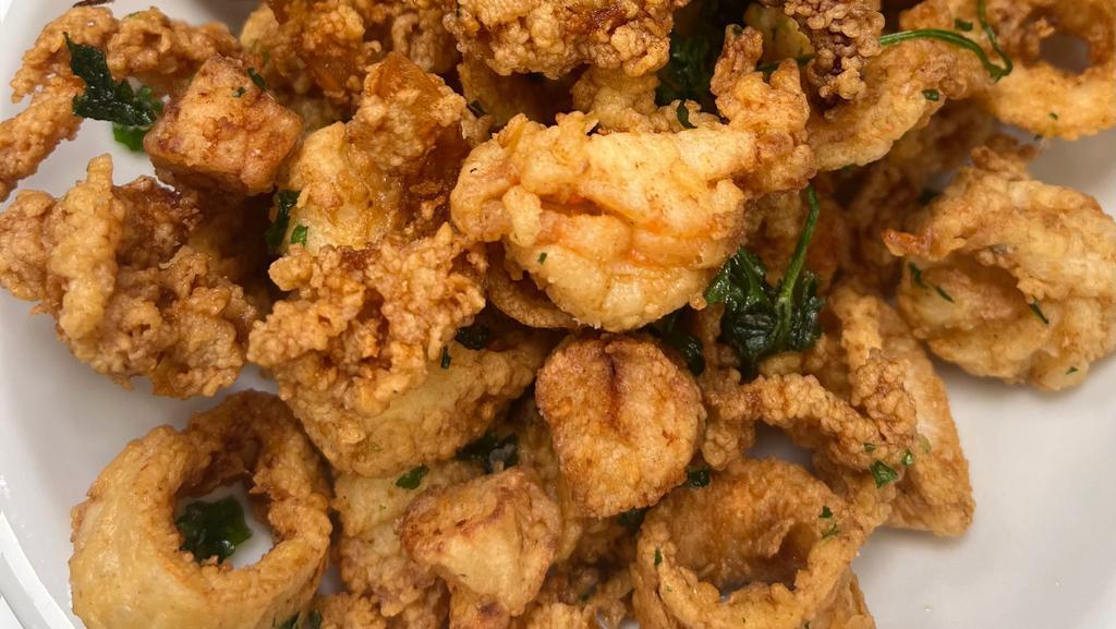 Fritto Misto  · Peconic Bay scallops, shrimp, calamari, clams, lemon