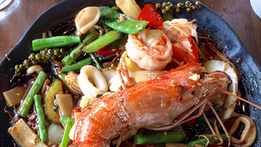 7 Sea Spices · Extra Spicy. Sauteed mixed seafood with white wine, snow pea, mushroom, bell pepper, carrot, bamboo shoot, onion, string beans and Thai herbs in chili basil sauce.