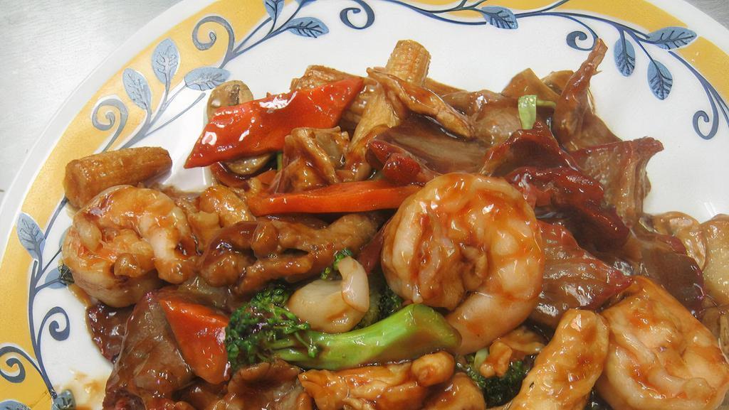 Four Seasons · Jumbo shrimp , Chicken, beef, roast pork  w Chinese vegetable