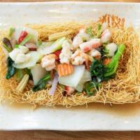 . Mi Xao Don Do Bien · Combination of seafood on crispy egg noodles.
