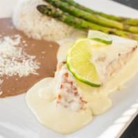 Salmon Al Tequila · Grilled salmon topped with tequila cream sauce served with grilled sparagus, white rice and ...
