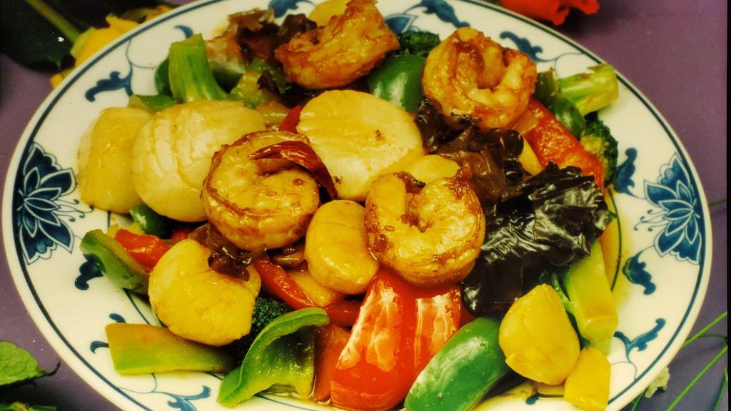 Scallop & Shrimp In Garlic Sauce · Hot and spicy.