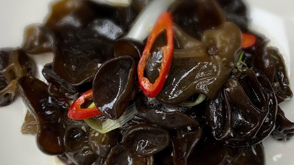 * 醋椒木耳 / Black Fungus With Pepper & Vinegar Sauce · Mild Spicy.