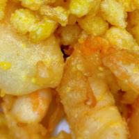金沙玉米虾 / Shrimp Tossed With Salted Egg Yolk · None spicy shell fish.