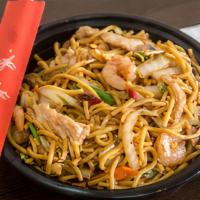 House Special Lo Mein · Shrimp, chicken, pork and vegetable. Soft noodles Chinese style.