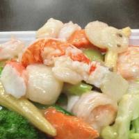 C 13. Seafood Delight · Scallop, shrimp, lobster, crab stick w. mixed vegetable in bight special sauce.
