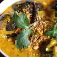 Baghare Baingan · Fried eggplants in a masala curry with coconut, sesame seeds and tamarind