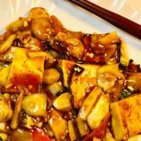 Tofu Veges. Spicy Garlic Sauce · Medium firm tofu, cabbage, broccoli, zucchini, onion, carrot, in garlic spicy sauce