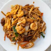 House Lo Mein · Chicken, Pork, Shrimp, cabbage, carrot, Scallions.