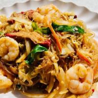 Singapore Rice Noodle · Rice vermicelli noodles, egg, green, white onion, BBQ pork, shrimp, curry powder used in sti...