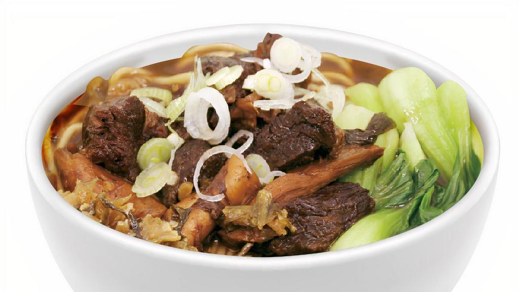 Spicy Beef Brisket Noodle川味老眷村牛腩麵 · Recommended. Thick cut beef.
推。厚切牛肉。
Szechuan style Beef noodle soup is a Taiwanese noodle soup made beef brisket, beef broth, vegetables and Chinese noodles