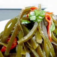 Shredded Seaweed Salad涼拌海帶絲 · Contain sesame oil.
含芝麻油。