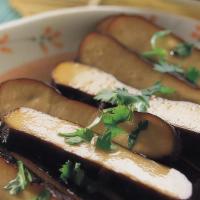 Marinated Dried Bean Curd滷豆干 · The braised dried bean curd serve in garlic soy. 
Contain sesame oil.
含芝麻油。