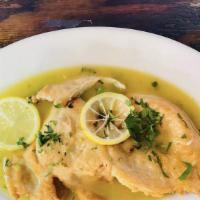 Pechuga En Salsa De Limón / Chicken Breast With Lemon Sauce · Con arroz, papas fritas y ensalada. / With rice, french fries, and salad.