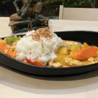 Mango Curry · Red curry and fresh ripe mango