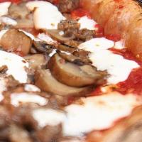 Salsiccia E Funghi · Margherita with Sausage and Mushrooms