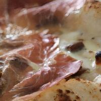 Re · Pizza del Re – fresh mozzarella, truffle cream, assorted mushrooms, prosciutto di Parma