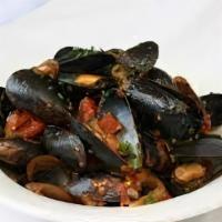 Zuppa Di Cozze · PEI mussels steamed in a spicy tomato-shellfish broth served with garlic crostini.
