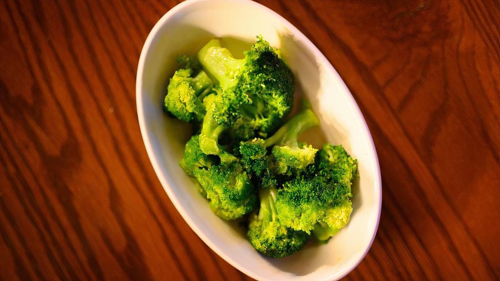 Fresh Steamed Broccoli · Fresh Broccoli steamed in a garlic butter sauce. Upgrade to Family or Large. Family feeds 6-8 people, Large feeds 3-4 people.