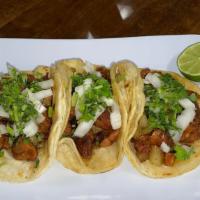 Tacos De Pescado / Fish Tacos · 3 tortillas de harina servidas con lechuga, pico de gallo, crema ácida y salsa chipotle. / 3...