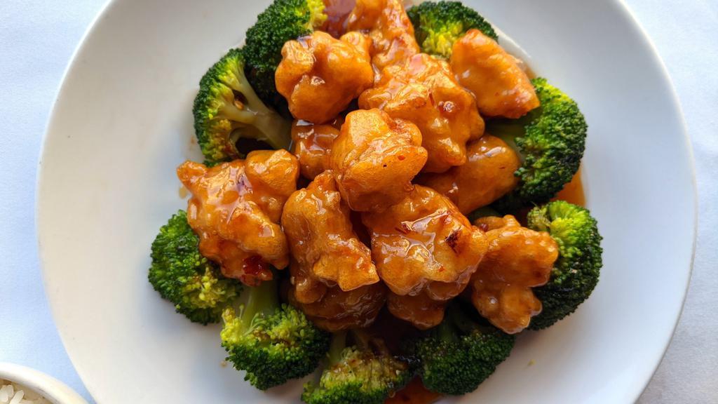 General Tso'S Chicken 左宗雞 · Top menu item. Deep-fried chicken with housemade sweet and mildly-spicy General Tso's sauce. Served with steamed broccoli and white rice.