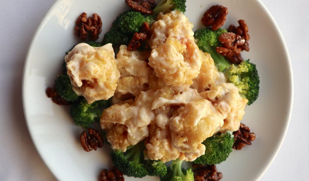 Jumbo Shrimp With Honey-Roasted Walnuts 核桃蝦 · Deep-fried battered jumbo shrimp with a creamy Grand Mariner sauce. Served with steamed broccoli and white rice.