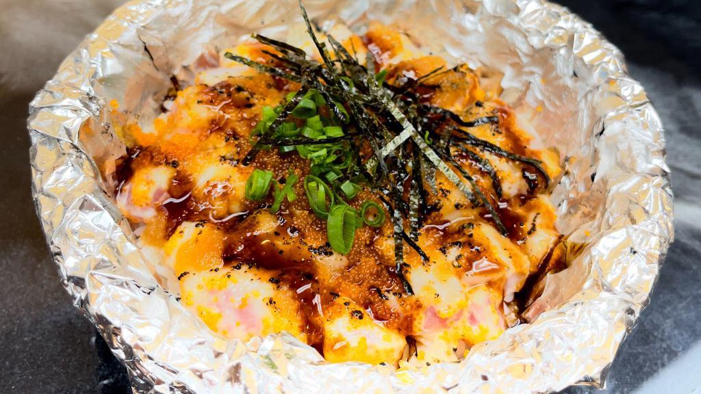 Garlic Seared Salmon · Fresh salmon diced mixed with garlic aioli and tobiko, torched topped with garlic onion sauce and unagi sauce, green onion, kizami nori.
