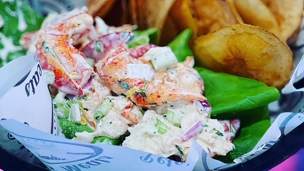 Pete'S Loaded Lobster Roll · 6 oz fresh lobster meat on a toasted brioche split bun. Lettuce, Celery, Onions, Tarragon Aioli, Lemon