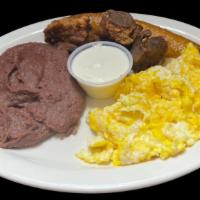 7- Desayuno Chapín / 7- Chapin Breakfast · Huevos revueltos, chicharrón, acompañados de aguacate, frijoles fritos, crema, con tortilla ...