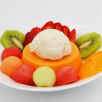 Mango Pudding With Mixed Fruits · 鮮雜果芒果布甸