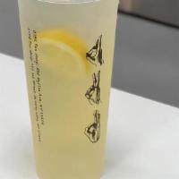 Aloe Honey Lemon / 蘆薈檸蜜飲 · Caffeine free honey lemon Ade that also comes with fresh aloe Vera.
