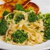 Fettuccine Alfredo  · Broccoli, garlic Parmesan cream sauce, . fettuccine, toasted garlic bread..