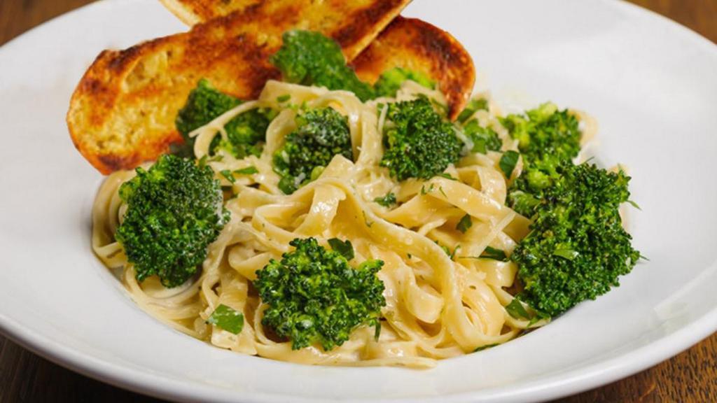 Fettuccine Alfredo  · Broccoli, garlic Parmesan cream sauce, . fettuccine, toasted garlic bread..