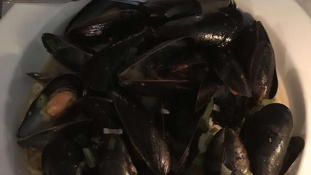 Mussels Over Linguine · 