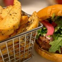 Lamburger · tomatoes, arugula, goat cheese and pickled red onions