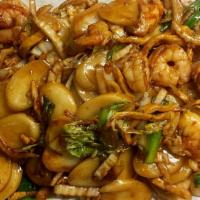Shanghai Rice Cake · Shrimp, chicken, and vegetables sautéed with shanghai rice cake.