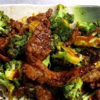 Beef With Broccoli / 芥蘭牛 (Pint / 小) · Served with white rice. / 附白飯.