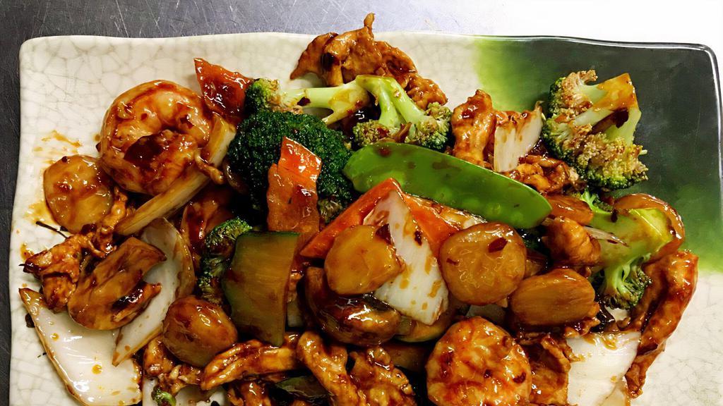 Shrimp & Chicken Hunan Style · Hot and spicy.  Jumbo shrimp and sliced white chicken sautéed with mix vegetables in spicy Hunan sauce.