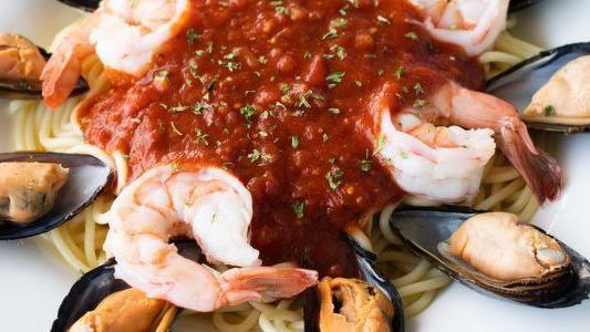 Seafood Spaghetti Marinara · 1050 cal.